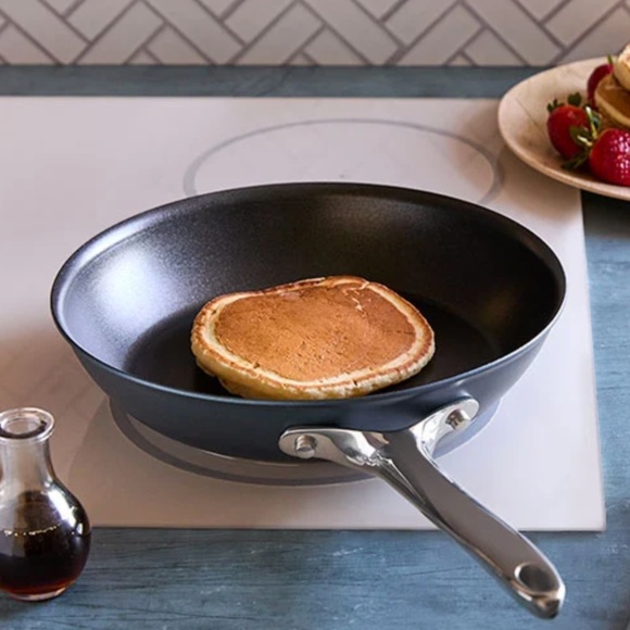 NEW PAMPERED CHEF 10" (25-CM) BRILLIANCE NONSTICK FRY PAN